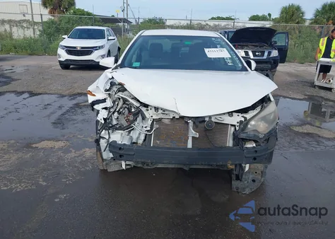 2014 Toyota Corolla Le z USA, uszkodzony, nr VIN 2T1BURHE3EC055394